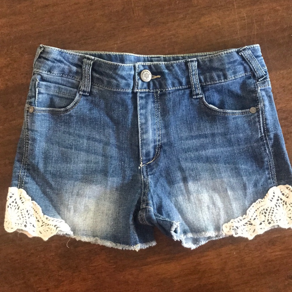 5/$25 Epic Threads Jean Crochet Lace Cutoff Shorts